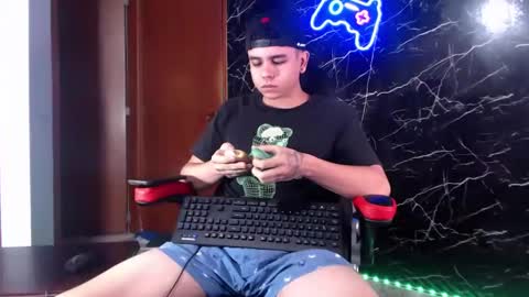 Snapshot of maty_hard chatting on 01/07/25, 09:50 Matias online show from 01/07/25, 09:50