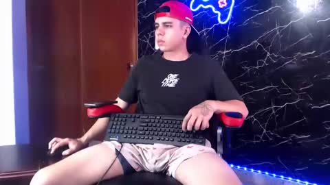 Snapshot of maty_hard chatting on 01/08/25, 01:41 Matias online show from 01/08/25, 01:41