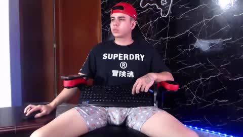 Snapshot of maty_hard chatting on 01/11/25, 02:04 Matias online show from 01/11/25, 02:04