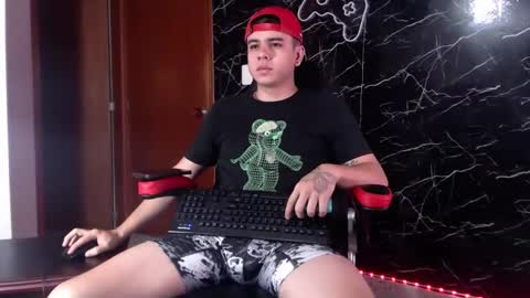 Snapshot of maty_hard chatting on 02/04/25, 09:38 Matias online show from 02/04/25, 09:38