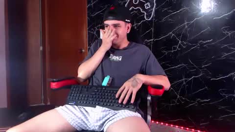 Snapshot of maty_hard chatting on 02/05/25, 09:46 Matias online show from 02/05/25, 09:46