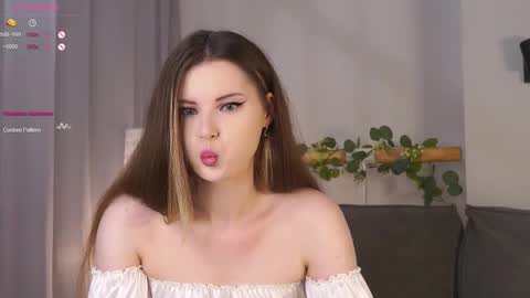 Snapshot of maudhaskell chatting on 09/11/25, 03:56 Lily online show from 09/11/25, 03:56