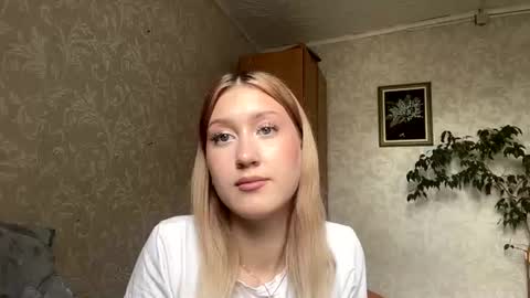 Mia online show from 07/14/26, 10:21