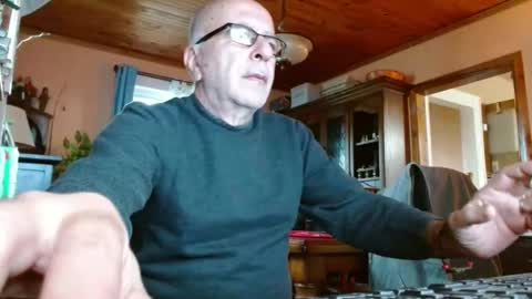 Snapshot of mauriceandre chatting on 12/05/24, 01:38 Maurice online show from 12/05/24, 01:38