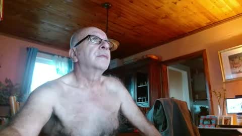 Snapshot of mauriceandre chatting on 12/12/24, 12:33 Maurice online show from 12/12/24, 12:33