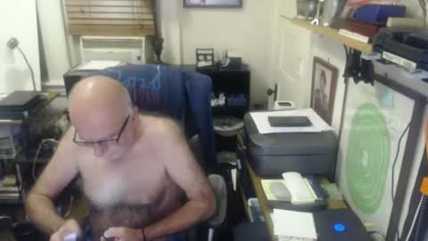 Snapshot of mauriceandre chatting on 12/12/24, 11:47 Maurice online show from 12/12/24, 11:47