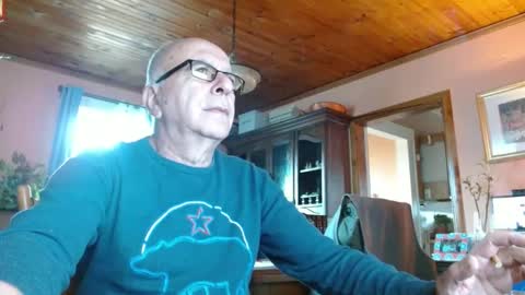 Snapshot of mauriceandre chatting on 12/13/24, 01:55 Maurice online show from 12/13/24, 01:55