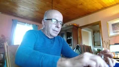 Snapshot of mauriceandre chatting on 12/16/24, 04:05 Maurice online show from 12/16/24, 04:05