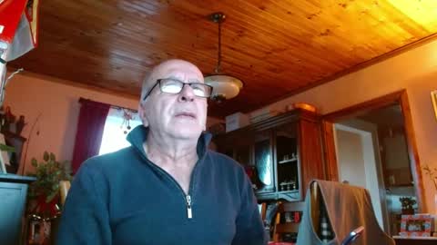 Snapshot of mauriceandre chatting on 12/22/24, 12:27 Maurice online show from 12/22/24, 12:27