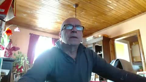 Snapshot of mauriceandre chatting on 12/25/24, 06:19 Maurice online show from 12/25/24, 06:19