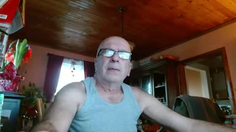 Snapshot of mauriceandre chatting on 12/27/24, 12:45 Maurice online show from 12/27/24, 12:45