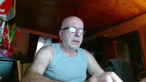 Snapshot of mauriceandre chatting on 12/28/24, 01:06 Maurice online show from 12/28/24, 01:06