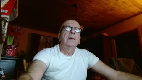 Snapshot of mauriceandre chatting on 12/30/24, 11:37 Maurice online show from 12/30/24, 11:37