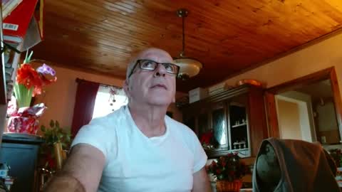 Snapshot of mauriceandre chatting on 12/30/24, 02:40 Maurice online show from 12/30/24, 02:40