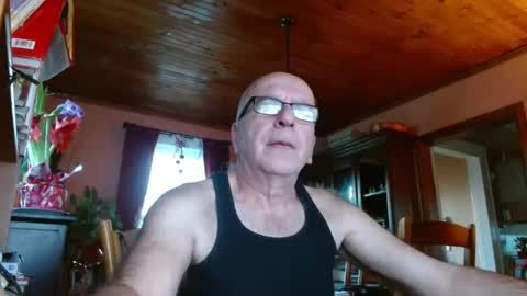 Snapshot of mauriceandre chatting on 12/31/24, 12:46 Maurice online show from 12/31/24, 12:46