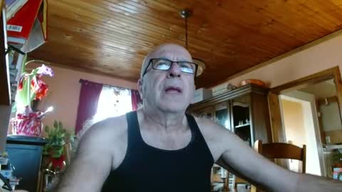 Snapshot of mauriceandre chatting on 01/01/25, 02:20 Maurice online show from 01/01/25, 02:20