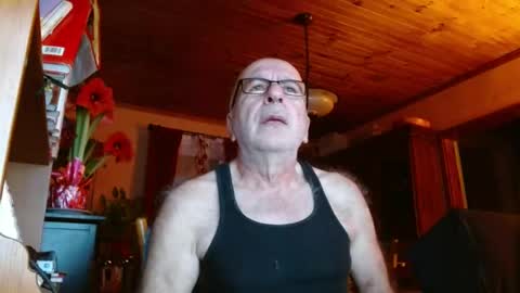 Snapshot of mauriceandre chatting on 01/04/25, 10:49 Maurice online show from 01/04/25, 10:49