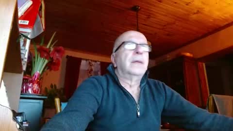 Snapshot of mauriceandre chatting on 01/09/25, 11:25 Maurice online show from 01/09/25, 11:25