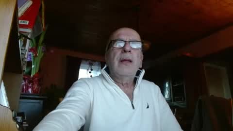 Snapshot of mauriceandre chatting on 01/12/25, 12:23 Maurice online show from 01/12/25, 12:23