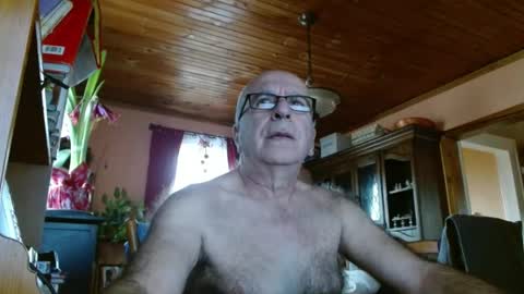 Snapshot of mauriceandre chatting on 01/13/25, 03:47 Maurice online show from 01/13/25, 03:47