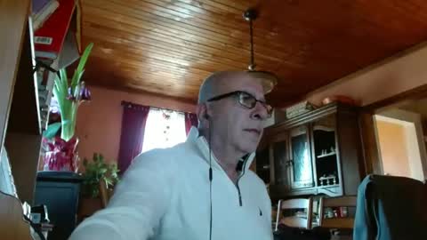 Snapshot of mauriceandre chatting on 01/15/25, 03:50 Maurice online show from 01/15/25, 03:50