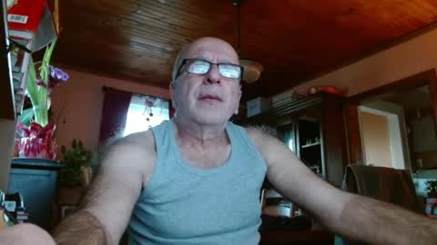 Snapshot of mauriceandre chatting on 01/17/25, 12:52 Maurice online show from 01/17/25, 12:52