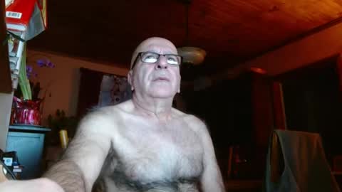 Snapshot of mauriceandre chatting on 01/19/25, 11:45 Maurice online show from 01/19/25, 11:45