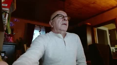 Snapshot of mauriceandre chatting on 01/21/25, 12:07 Maurice online show from 01/21/25, 12:07