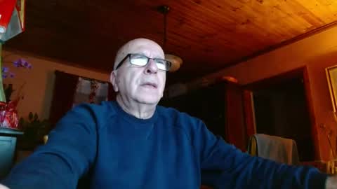 Snapshot of mauriceandre chatting on 01/27/25, 10:27 Maurice online show from 01/27/25, 10:27