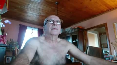 Snapshot of mauriceandre chatting on 01/27/25, 01:30 Maurice online show from 01/27/25, 01:30