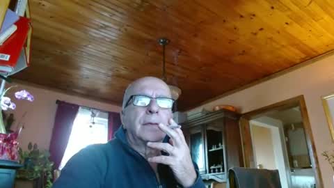 Snapshot of mauriceandre chatting on 01/31/25, 03:33 Maurice online show from 01/31/25, 03:33