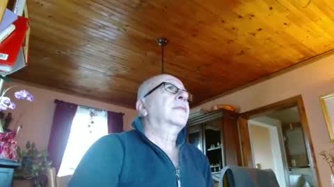 Snapshot of mauriceandre chatting on 02/02/25, 12:46 Maurice online show from 02/02/25, 12:46