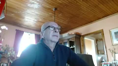 Snapshot of mauriceandre chatting on 02/02/25, 03:49 Maurice online show from 02/02/25, 03:49