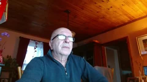 Snapshot of mauriceandre chatting on 02/03/25, 11:53 Maurice online show from 02/03/25, 11:53