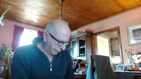 Snapshot of mauriceandre chatting on 02/04/25, 03:36 Maurice online show from 02/04/25, 03:36
