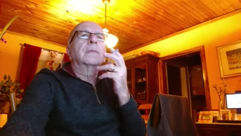 Snapshot of mauriceandre chatting on 02/05/25, 11:50 Maurice online show from 02/05/25, 11:50