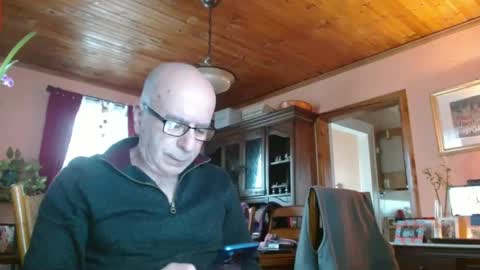 Snapshot of mauriceandre chatting on 02/06/25, 03:20 Maurice online show from 02/06/25, 03:20