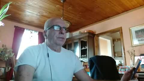 Snapshot of mauriceandre chatting on 02/11/25, 04:24 Maurice online show from 02/11/25, 04:24
