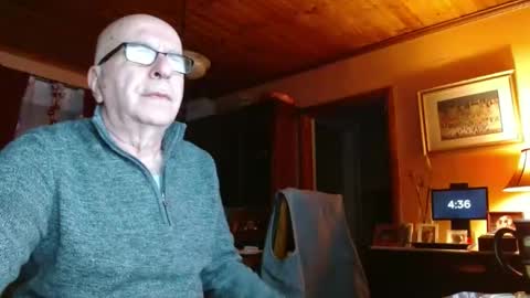 Snapshot of mauriceandre chatting on 02/17/25, 09:35 Maurice online show from 02/17/25, 09:35