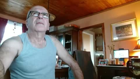 Snapshot of mauriceandre chatting on 02/17/25, 12:38 Maurice online show from 02/17/25, 12:38