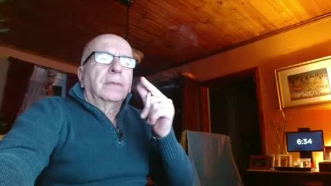 Snapshot of mauriceandre chatting on 02/20/25, 11:32 Maurice online show from 02/20/25, 11:32