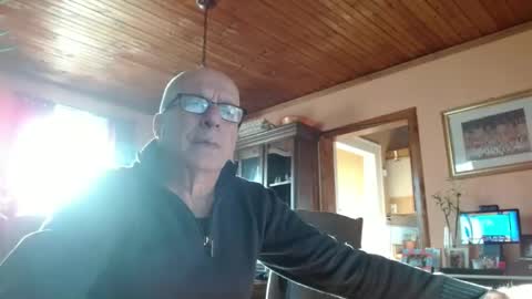 Snapshot of mauriceandre chatting on 02/21/25, 09:00 Maurice online show from 02/21/25, 09:00