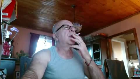 Snapshot of mauriceandre chatting on 03/03/25, 12:05 Maurice online show from 03/03/25, 12:05