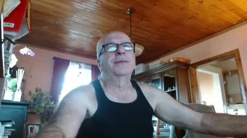 Snapshot of mauriceandre chatting on 03/10/25, 01:21 Maurice online show from 03/10/25, 01:21