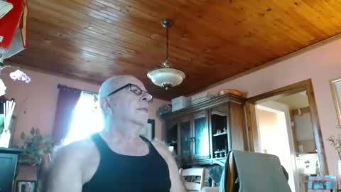 Snapshot of mauriceandre chatting on 03/11/25, 01:45 Maurice online show from 03/11/25, 01:45