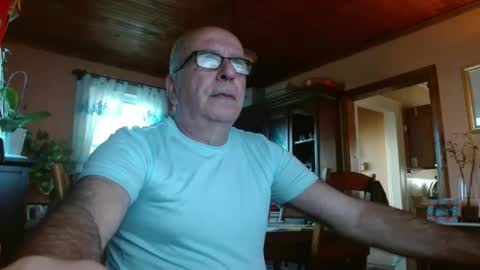 Snapshot of mauriceandre chatting on 10/01/25, 12:22 Maurice online show from 10/01/25, 12:22