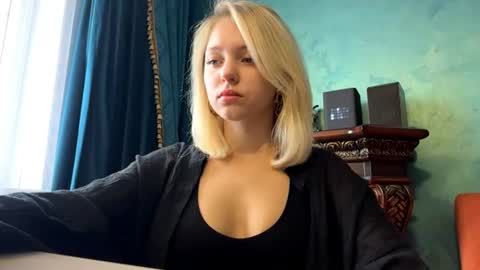 Eva  1st day online show from 06/19/26, 07:34