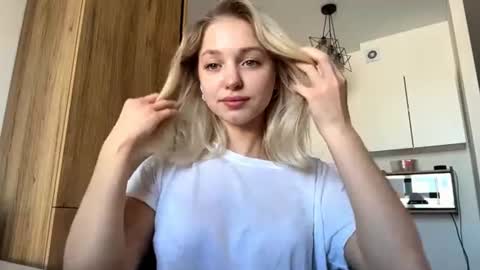 Eva  1st day online show from 07/17/26, 08:32