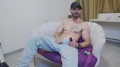 mauro_real_man online show from 04/23/26, 05:48