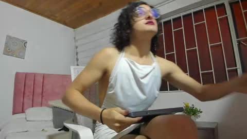 Snapshot of maverick_angel chatting on 05/19/26, 02:12 Maverick online show from 05/19/26, 02:12